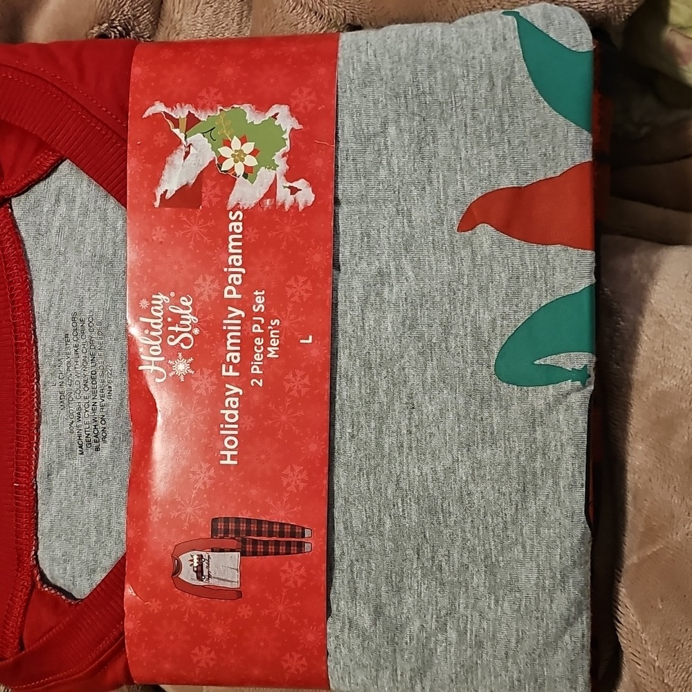 NEW Holiday Style Gnome Happy Holidays 2 Piece PJ Set size Large